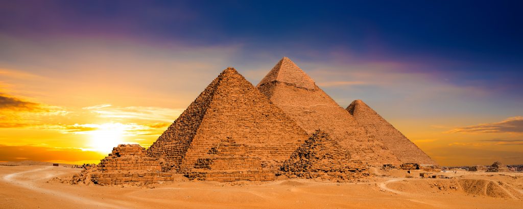 Atardecer en las pirámides de Giza (Egipto)